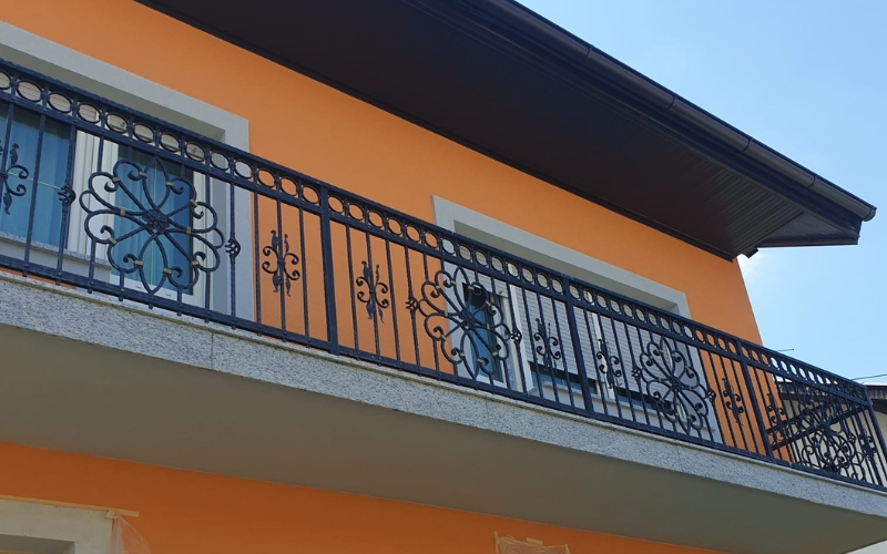 Narančasta fasada